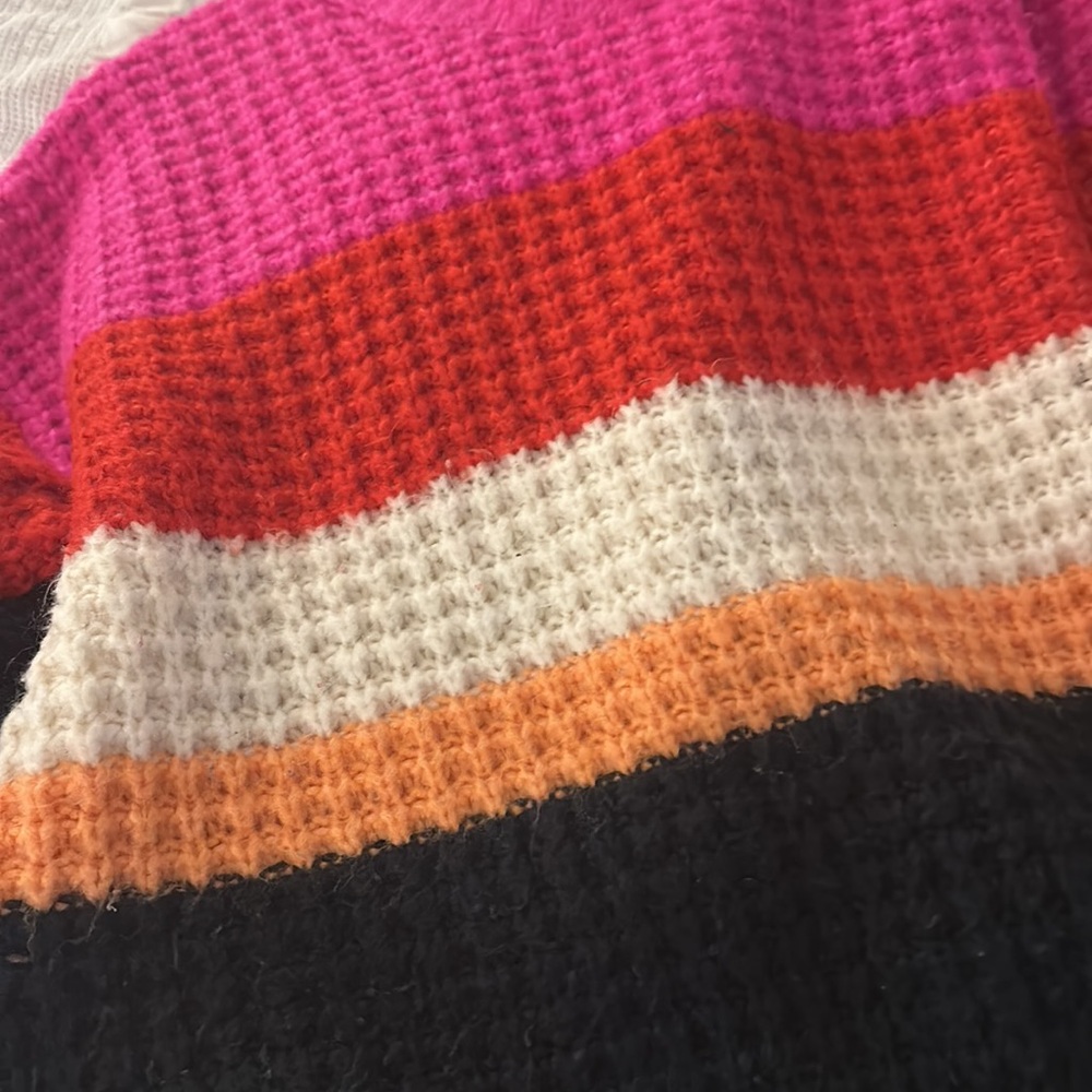 Universal Thread Color Block Striped Sleeve Overs… - image 7